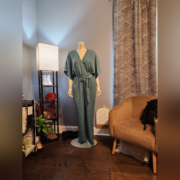 NWT JUMPSUIT SZ LG - Picture 1 of 7